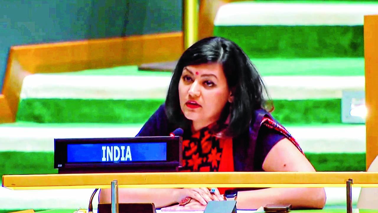 યુનાઇટેડ નેશન્સમાં ભારતના પર્મનન્ટ મિશનનાં ફર્સ્ટ સેક્રેટરી પેટલ ગેહલોતે ગઈ કાલે ન્યુ યૉર્કમાં પાકિસ્તાનને જડબાતોડ જવાબ આપ્યો હતો.